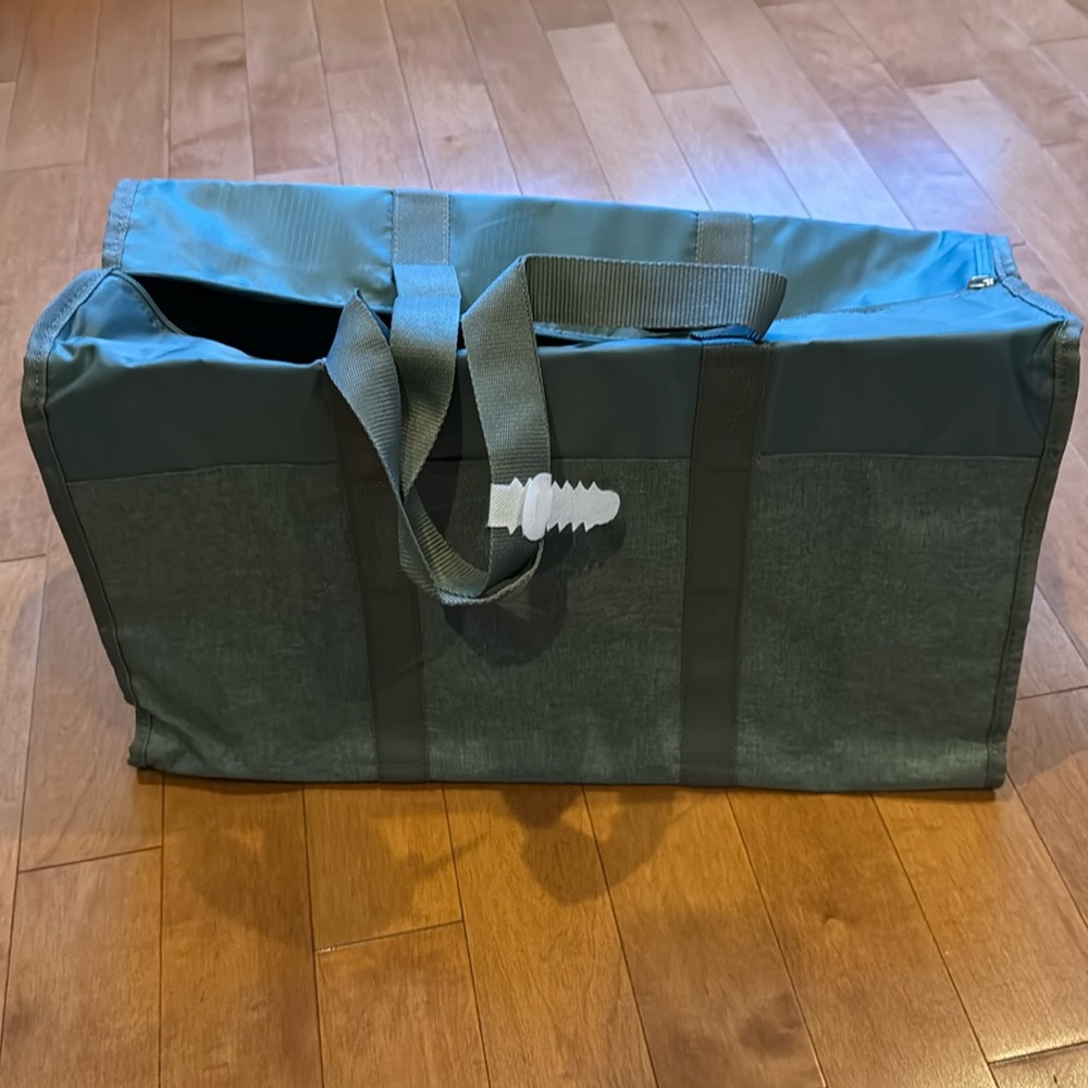 NWOT DSW Large Gym Bag